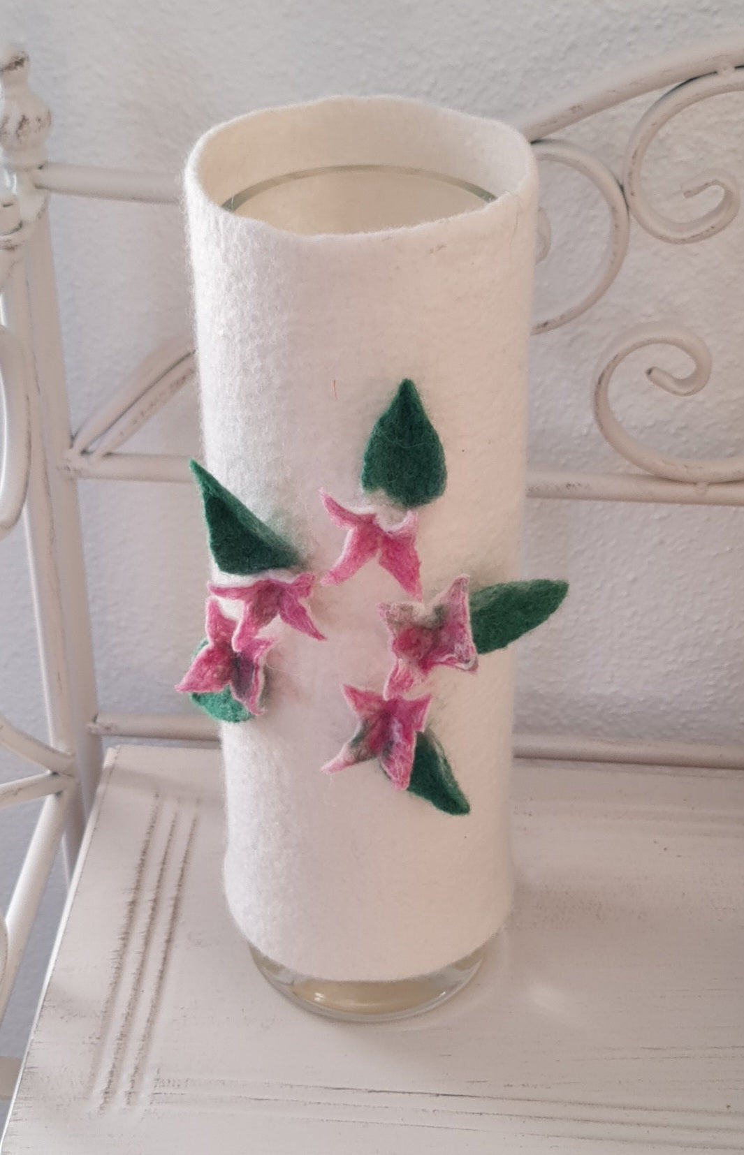 Eingefilzte Vase aus Glas