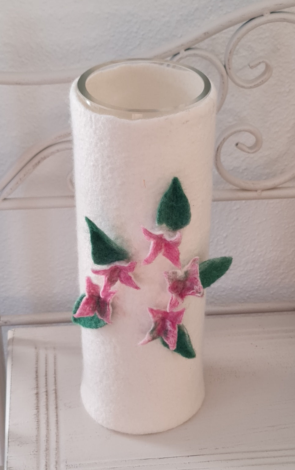 Eingefilzte Vase aus Glas