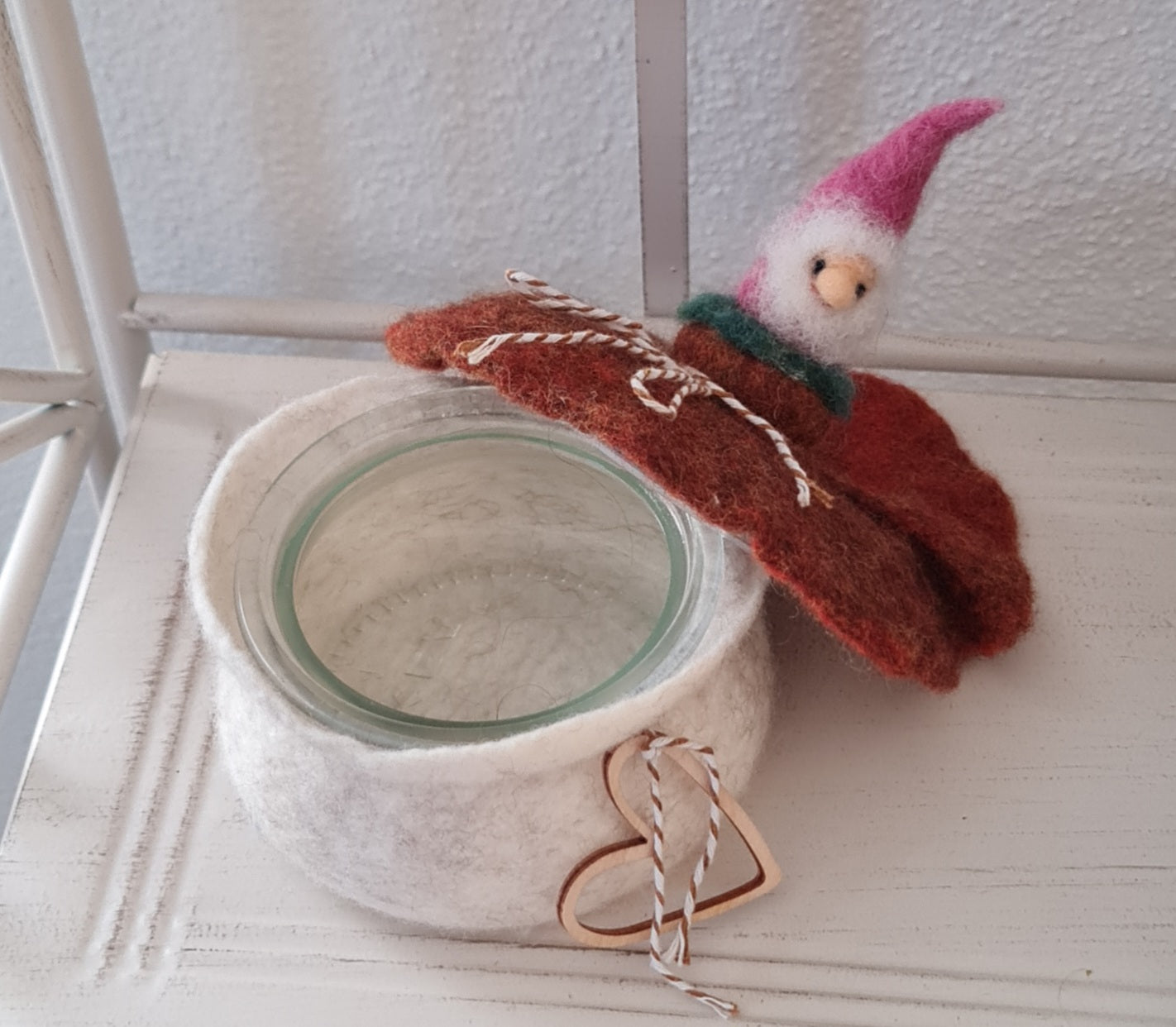 Eingefilzte Glasschale mit Wichteldeckel